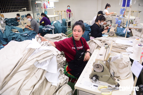 Khách hàng đang tăng, dệt may mong gỡ gạc cuối năm - Ảnh 1. Khách hàng đang tăng, dệt may mong gỡ gạc cuối năm - Ảnh 1.