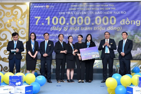 Bảo Việt Nhân thọ chi trả quyền lợi bảo hiểm rủi ro 7,1 tỉ đồng cho gia đình khách hàng tại Bến Tre Bảo Việt Nhân thọ chi trả quyền lợi bảo hiểm rủi ro 7,1 tỉ đồng cho gia đình khách hàng tại Bến Tre