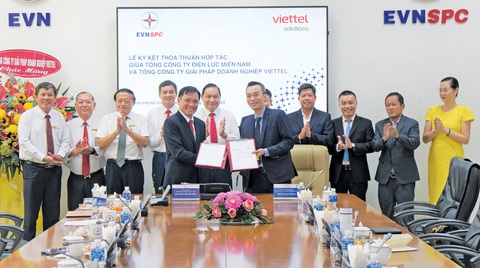 EVNSPC bứt tốc chuyển đổi số - Ảnh 1. EVNSPC hợp tác với Viettel đẩy nhanh quá trình chuyển đổi số trong mọi lĩnh vực