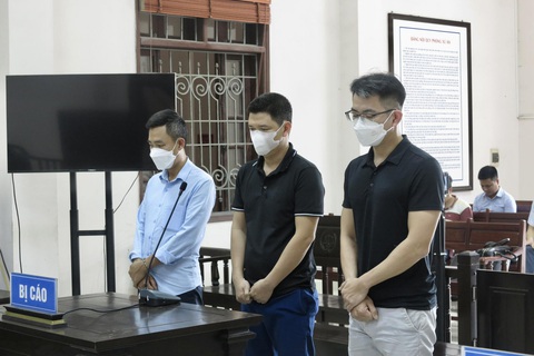 Buôn tám cuộn tôn giả, tranh cãi tại tòa về tội danh - Ảnh 1. Buôn tám cuộn tôn giả, tranh cãi tại tòa về tội danh - Ảnh 1.