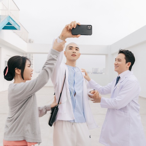 Phan Mạnh Quỳnh, Orange tạo bất ngờ với ca khúc buồn nhưng không bi - Ảnh 2. Phan Mạnh Quỳnh, Orange tạo bất ngờ với ca khúc buồn nhưng không bi - Ảnh 2.
