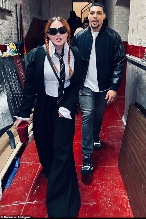 Madonna U70 nỗ lực ‘teen hóa’ vì tình trẻ 29 tuổi đến... hụt hơi - Ảnh 1. Madonna U70 nỗ lực ‘teen hóa’ vì tình trẻ 29 tuổi đến... hụt hơi - Ảnh 1.