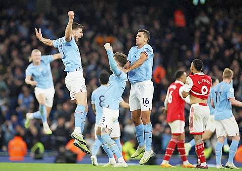 Man City xem như đã chạm tay vào chức vô địch sau chiến thắng trước Arsenal - Ảnh: REUTERS Man City xem như đã chạm tay vào chức vô địch sau chiến thắng trước Arsenal - Ảnh: REUTERS