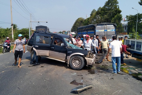 Tai nạn liên hoàn trên quốc lộ 20, 6 người thương vong - Ảnh 1. Tai nạn liên hoàn trên quốc lộ 20, 6 người thương vong - Ảnh 1.