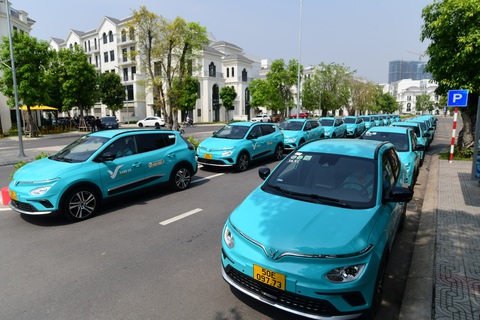 Taxi điện nhập cuộc TP.HCM, khách hàng háo hức trải nghiệm - Ảnh 1. Taxi điện nhập cuộc TP.HCM, khách hàng háo hức trải nghiệm - Ảnh 1.