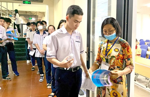 Bất thường số xét tuyển đánh giá năng lực - Ảnh 1. Bất thường số xét tuyển đánh giá năng lực - Ảnh 1.