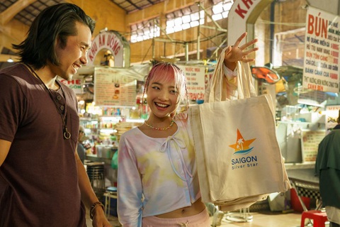 A Tourists Guide to Love - phim đưa cảnh đẹp Việt đến thế giới - vào top 3 Netflix toàn cầu - Ảnh 1. A Tourists Guide to Love - phim đưa cảnh đẹp Việt đến thế giới - vào top 3 Netflix toàn cầu - Ảnh 1.