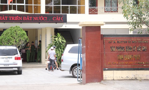 Khởi tố, khám nơi làm việc ba cán bộ Văn phòng đăng ký đất đai tỉnh Quảng Ngãi - Ảnh 1. Khởi tố, khám nơi làm việc ba cán bộ Văn phòng đăng ký đất đai tỉnh Quảng Ngãi - Ảnh 1.