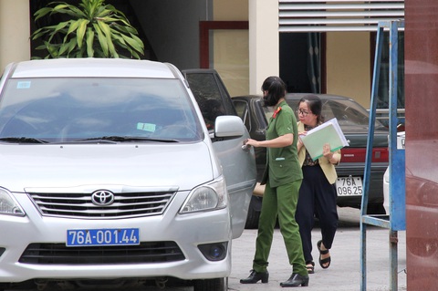Khởi tố, khám nơi làm việc ba cán bộ Văn phòng đăng ký đất đai tỉnh Quảng Ngãi - Ảnh 3. Khởi tố, khám nơi làm việc ba cán bộ Văn phòng đăng ký đất đai tỉnh Quảng Ngãi - Ảnh 3.
