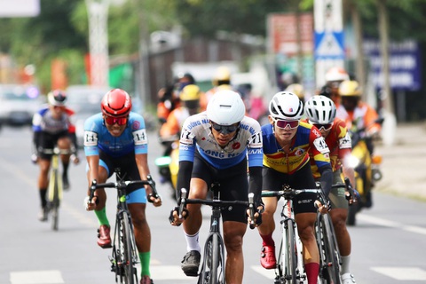 Petr Rikunov kéo dài kỷ lục sau 4km cuối nghẹt thở - Ảnh 3. Petr Rikunov kéo dài kỷ lục sau 4km cuối nghẹt thở - Ảnh 3.