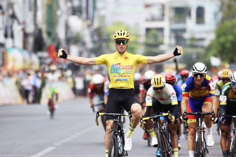 Petr Rikunov kéo dài kỷ lục sau 4km cuối nghẹt thở - Ảnh 1. Petr Rikunov kéo dài kỷ lục sau 4km cuối nghẹt thở - Ảnh 1.