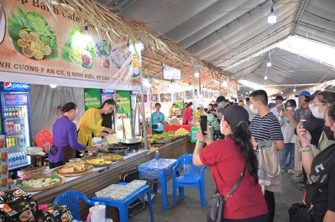 Cần Thơ khai mạc Lễ hội bánh dân gian Nam Bộ năm 2023 - Ảnh 1. Cần Thơ khai mạc Lễ hội bánh dân gian Nam Bộ năm 2023 - Ảnh 1.