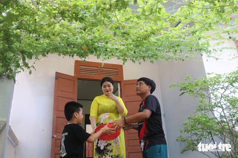 Vượt sóng ươm mầm xanh Trường Sa - Ảnh 5. Vượt sóng ươm mầm xanh Trường Sa - Ảnh 5.
