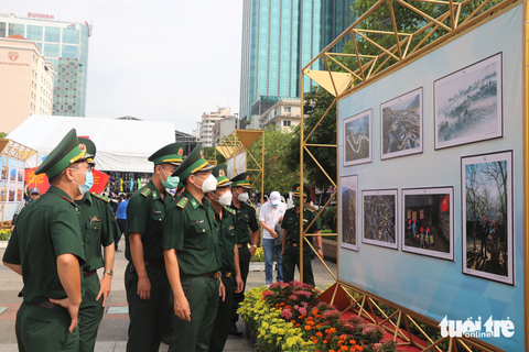 Tự hào một dải biên cương tại phố đi bộ Nguyễn Huệ - Ảnh 4. Tự hào một dải biên cương tại phố đi bộ Nguyễn Huệ - Ảnh 4.