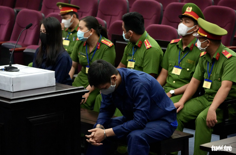 Vụ hành hạ bé 8 tuổi: Viện kiểm sát đề nghị giữ nguyên tội danh với Nguyễn Kim Trung Thái - Ảnh 3. Vụ hành hạ bé 8 tuổi: Viện kiểm sát đề nghị giữ nguyên tội danh với Nguyễn Kim Trung Thái - Ảnh 3.