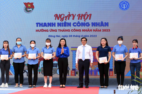 Một bộ phận thanh niên công nhân đang gặp khó khăn trong cuộc sống - Ảnh 3. Một bộ phận thanh niên công nhân đang gặp khó khăn trong cuộc sống - Ảnh 3.