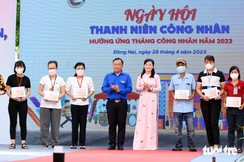 Một bộ phận thanh niên công nhân đang gặp khó khăn trong cuộc sống - Ảnh 4. Một bộ phận thanh niên công nhân đang gặp khó khăn trong cuộc sống - Ảnh 4.