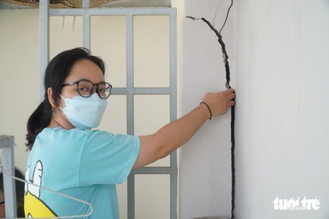 Nằm cạnh công trình khách sạn lớn, chưa thấy vui, chỉ thấy nhà lún nứt - Ảnh 4. Nằm cạnh công trình khách sạn lớn, chưa thấy vui, chỉ thấy nhà lún nứt - Ảnh 4.