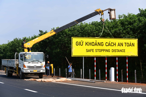 Cao tốc Phan Thiết - Dầu Giây bộn bề trước ngày thông xe - Ảnh 6. Cao tốc Phan Thiết - Dầu Giây bộn bề trước ngày thông xe - Ảnh 6.