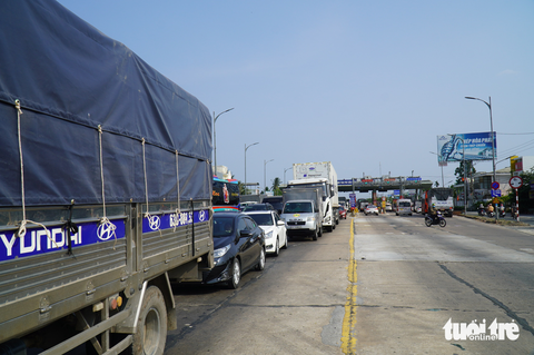 Cầu Rạch Miễu lại kẹt cứng trước lễ 30-4 - Ảnh 5. Cầu Rạch Miễu lại kẹt cứng trước lễ 30-4 - Ảnh 5.