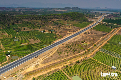 Ngắm cao tốc Phan Thiết - Dầu Giây nhiều người mong chờ - Ảnh 6. Ngắm cao tốc Phan Thiết - Dầu Giây nhiều người mong chờ - Ảnh 6.