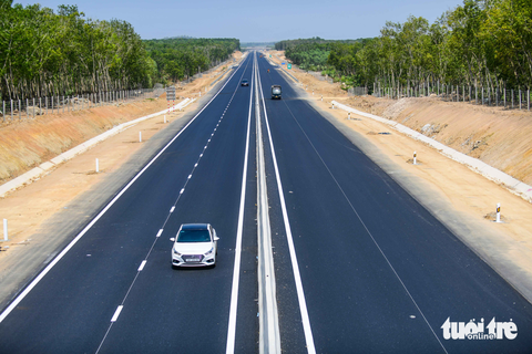 Ngắm cao tốc Phan Thiết - Dầu Giây nhiều người mong chờ - Ảnh 8. Ngắm cao tốc Phan Thiết - Dầu Giây nhiều người mong chờ - Ảnh 8.