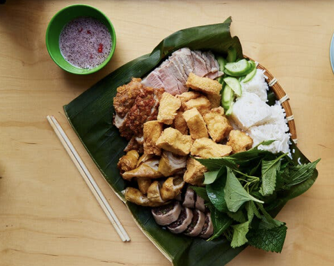 Báo Mỹ khen ngợi quán bún đậu mắm tôm Việt bán trên vỉa hè ở New York - Ảnh 1. Báo Mỹ khen ngợi quán bún đậu mắm tôm Việt bán trên vỉa hè ở New York - Ảnh 1.
