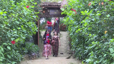 Khu du lịch Pù Luông kín phòng, đón trên 1.500 khách mỗi ngày - Ảnh 2. Khu du lịch Pù Luông kín phòng, đón trên 1.500 khách mỗi ngày - Ảnh 2.