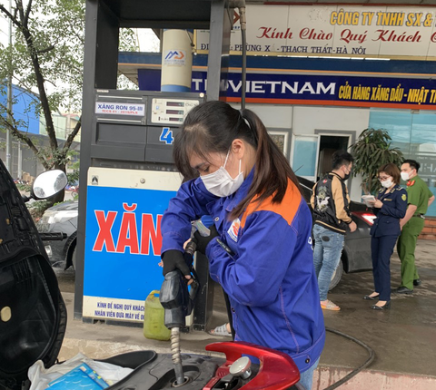 Chuyển công an điều tra vụ bán xăng kém chất lượng ở Hà Nội - Ảnh 1. Chuyển công an điều tra vụ bán xăng kém chất lượng ở Hà Nội - Ảnh 1.