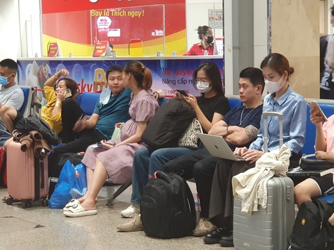 Bay dịp lễ 30-4, coi chừng mất vui vì quá ký hành lý xách tay - Ảnh 6. Bay dịp lễ 30-4, coi chừng mất vui vì quá ký hành lý xách tay - Ảnh 6.
