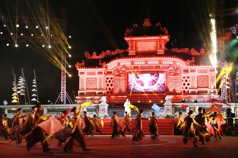 Khai mạc Festival nghề truyền thống Huế 2023: Âm nhạc, ánh sáng lên ngôi - Ảnh 1. Khai mạc Festival nghề truyền thống Huế 2023: Âm nhạc, ánh sáng lên ngôi - Ảnh 1.