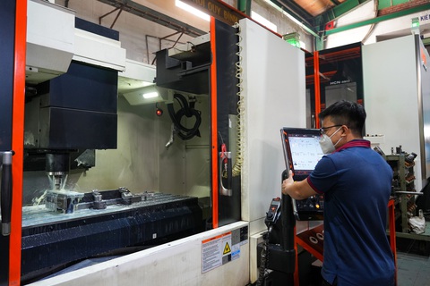 Sản xuất công nghiệp TP.HCM khởi sắc - Ảnh 1. Sản xuất công nghiệp TP.HCM khởi sắc - Ảnh 1.