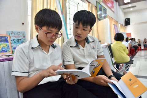 TP.HCM có thêm đường sách, trang bị 5 triệu quyển sách cho thư viện cơ sở- Ảnh 2. UBND TP.HCM yêu cầu ngành giáo dục, thông tin - truyền thông tăng cường tổ chức các hoạt động lan tỏa và phát triển văn hóa đọc trong nhà trường