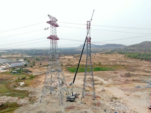 Công ty Truyền tải điện 3 di dời xong các điểm giao chéo đường dây 500kV với cao tốc Bắc - Nam trên địa bàn Bình Thuận - Ảnh 2. Đường dây 500kV Vĩnh Tân - rẽ Sông Mây - Tân Uyên đây được thi công gấp rút từ ngày 6 đến 13-4-2023, đường đường dây 500kV Vĩnh Tân - Sông Mây được hoàn thành trong khoảng thời gian từ 16 đến 23-4-2023