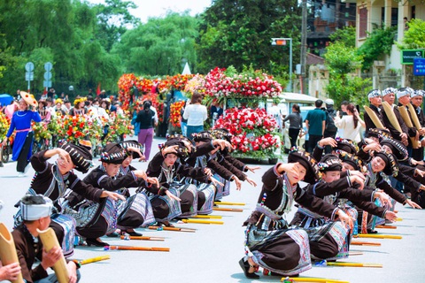 Lễ 30-4: Lên Sa Pa ngắm hàng triệu đoá hồng và khám phá văn hóa vùng cao - Ảnh 6. Những tiết mục đặc trưng của các dân tộc Tây Bắc trong lễ hội