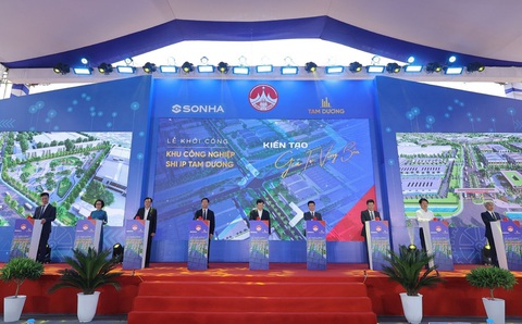Nghi thức bấm nút khởi công khu công nghiệp SHI IP Tam Dương - Ảnh: S.H Nghi thức bấm nút khởi công Khu công nghiệp SHI IP Tam Dương - Ảnh: S.H.