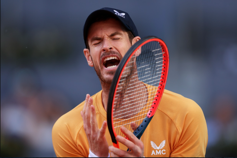 Andy Murray đập vợt sau thất bại tồi tệ tại Madrid Masters - Ảnh 1. Andy Murray đập vợt sau thất bại tồi tệ tại Madrid Masters - Ảnh 1.