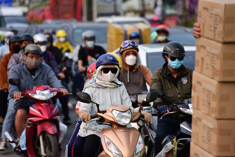 Thời tiết hôm nay 29-4: Bắc Bộ có mưa to, Nam Bộ ngày nắng chiều mưa dông - Ảnh 1. Nam Bộ thời tiết ngày nắng nóng oi bức, chiều tối có mưa dông - Ảnh: DUYÊN PHAN