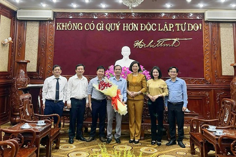 Phó giám đốc sở xin nghỉ việc vì ‘tinh thần làm việc mệt mỏi đã được cho thôi việc - Ảnh 1. Phó giám đốc sở xin nghỉ việc vì ‘tinh thần làm việc mệt mỏi đã được cho thôi việc - Ảnh 1.