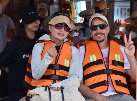 Tour biển đảo ngày đầu nghỉ lễ khách đông - Ảnh 3. Tour biển đảo ngày đầu nghỉ lễ khách đông - Ảnh 3.