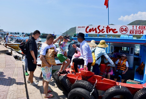 Tour biển đảo ngày đầu nghỉ lễ khách đông - Ảnh 1. Tour biển đảo ngày đầu nghỉ lễ khách đông - Ảnh 1.