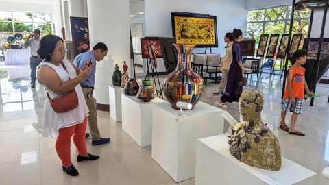 Khai mạc không gian thiết kế sáng tạo thủ công tại Festival nghề truyền thống Huế 2023 - Ảnh 2. Khai mạc không gian thiết kế sáng tạo thủ công tại Festival nghề truyền thống Huế 2023 - Ảnh 2.