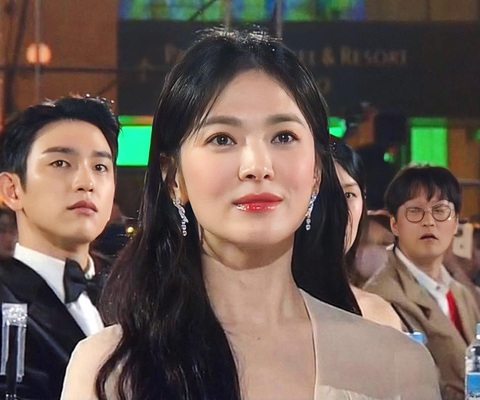 Song Hye Kyo đoạt Baeksang: Vinh quang sau nhiều đau khổ - Ảnh 1. Song Hye Kyo đoạt Baeksang: Vinh quang sau nhiều đau khổ - Ảnh 1.