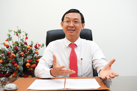 Đi tìm biểu tượng hữu nghị quốc tế của TP.HCM - Ảnh 1. Giám đốc Sở Ngoại vụ TP.HCM trả lời phỏng vấn báo Tuổi Trẻ ngày 17-4 - Ảnh: HỮU HẠNH