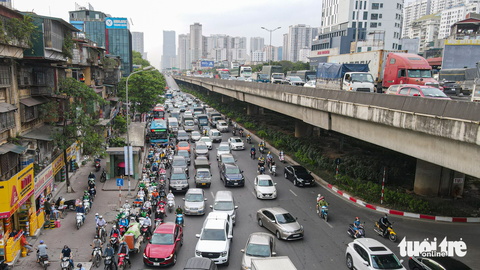 Nghỉ lễ 30-4 ở Hà Nội: Công an dùng flycam tìm chỗ kẹt xe - Ảnh 5. Nghỉ lễ 30-4 ở Hà Nội: Công an dùng flycam tìm chỗ kẹt xe - Ảnh 5.