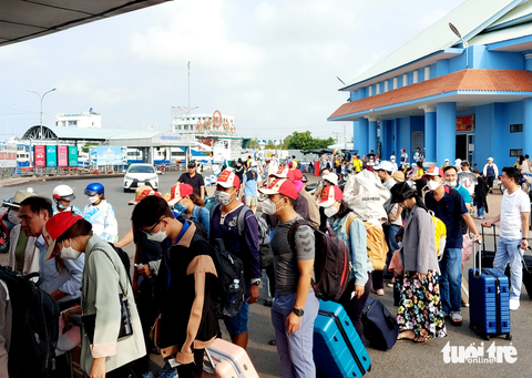 Tăng chuyến phà, tàu cao tốc đưa đón khách ra Phú Quốc chơi lễ - Ảnh 2. Tăng chuyến phà, tàu cao tốc đưa đón khách ra Phú Quốc chơi lễ - Ảnh 2.