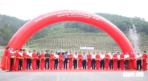 Thủ tướng khánh thành hai cao tốc Phan Thiết - Dầu Giây và Mai Sơn - quốc lộ 45 - Ảnh 9. Thủ tướng khánh thành hai cao tốc Phan Thiết - Dầu Giây và Mai Sơn - quốc lộ 45 - Ảnh 9.