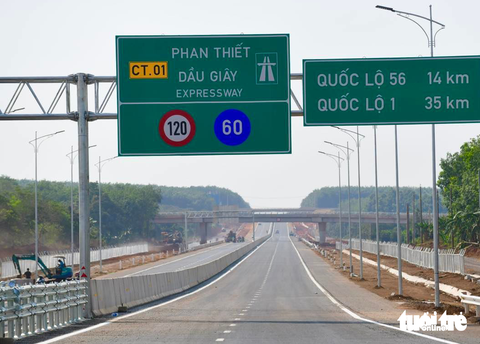 Thủ tướng khánh thành hai cao tốc Phan Thiết - Dầu Giây và Mai Sơn - quốc lộ 45 - Ảnh 12. Thủ tướng khánh thành hai cao tốc Phan Thiết - Dầu Giây và Mai Sơn - quốc lộ 45 - Ảnh 12.