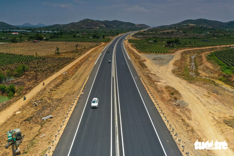 Thủ tướng khánh thành hai cao tốc Phan Thiết - Dầu Giây và Mai Sơn - quốc lộ 45 - Ảnh 15. Thủ tướng khánh thành hai cao tốc Phan Thiết - Dầu Giây và Mai Sơn - quốc lộ 45 - Ảnh 15.