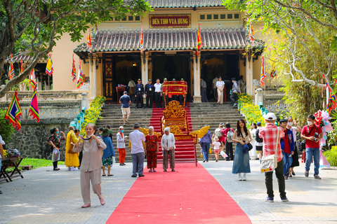 Người dân đổ về các điểm vui chơi ngày đầu nghỉ lễ - Ảnh 6. Người dân đổ về các điểm vui chơi ngày đầu nghỉ lễ - Ảnh 6.